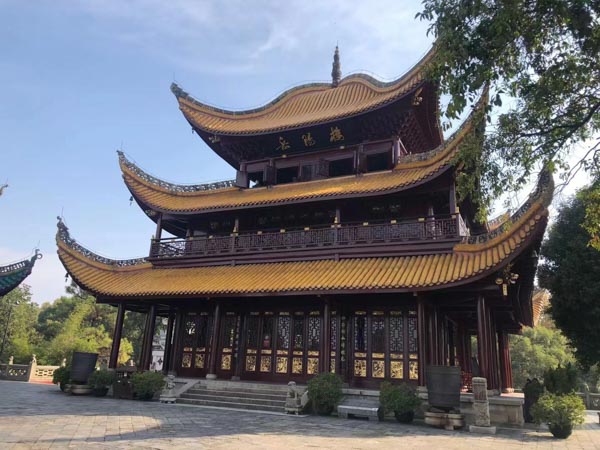 深圳債務(wù)追討律師帶您了解債務(wù)清償?shù)捻樞蚴窃鯓拥? src="/uploads/76/207.jpg"/></p>
<p>
　　可見，關(guān)于債務(wù)人不克不及了債全數(shù)債權(quán)且沒有商定了債次第的情形，依據(jù)現(xiàn)行司法解釋的規(guī)定，清償順序應(yīng)當(dāng)是“先息后本”而非“先本后息”，即應(yīng)當(dāng)先清償一般債務(wù)利息，再清償作為主債務(wù)的本金。
</p>
<p style="TEXT-ALIGN: center"><img alt=